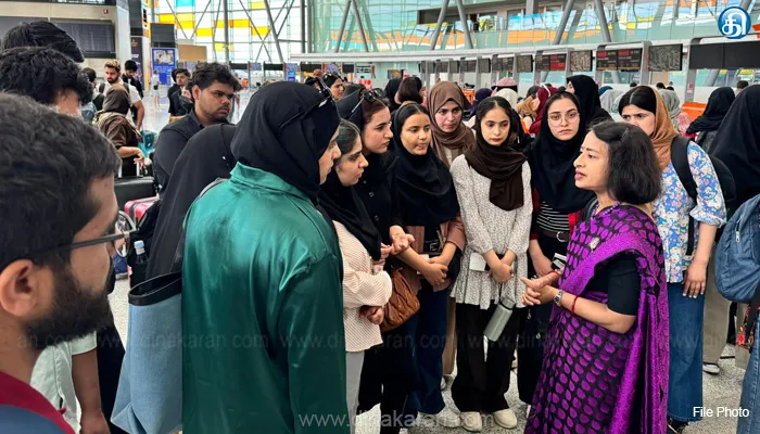 ஆபரேஷன் சிந்து: ஈரானில் இருந்து முதற்கட்டமாக 110 இந்திய மாணவர்கள் பாதுகாப்பாக டெல்லி வருகை