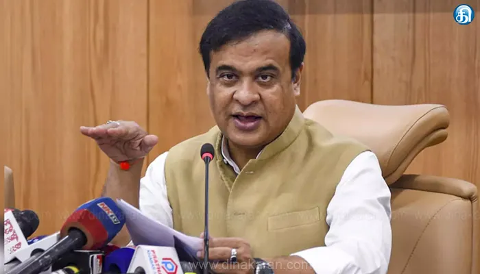 இந்திய அரசியலமைப்பில் இருந்து சோசலிசம், மதசார்பின்மை ஆகிய வார்த்தைகளை நீக்க வேண்டும்: அசாம் முதல்வர் சர்ச்சை கருத்து