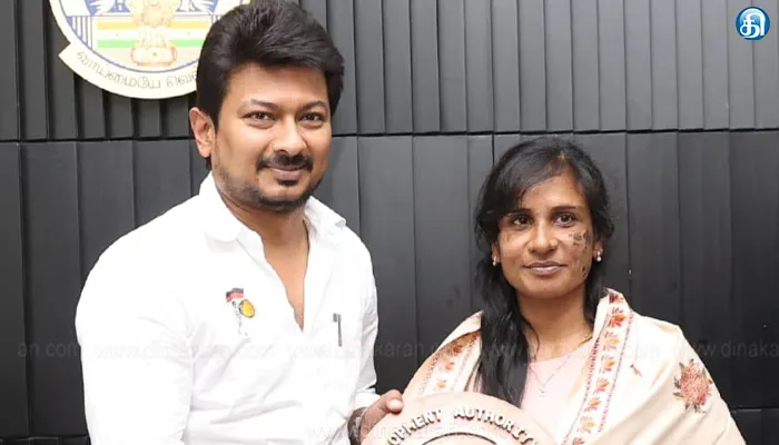 ஏழு உயரமான மலைகளில் ஏறி சாதனை படைத்த முத்தமிழ்ச்செல்விக்கு துணை முதலமைச்சர் பாராட்டு