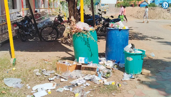 குப்பை கொட்ட இடம் இல்லாமல் கமுதி ஜிஹெச்சில் தேங்கும் மருத்துவக் கழிவுகள்