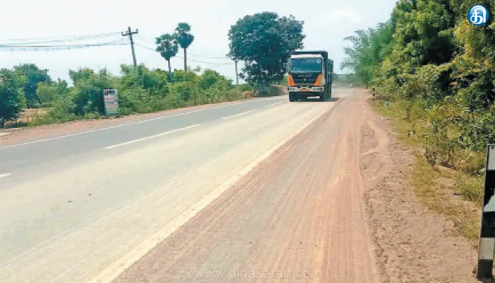 இசிஆர்-சோத்துப்பாக்கம் நெடுஞ்சாலையில் மண் குவியல்களால் விபத்தில் சிக்கும் வாகன ஓட்டிகள்: நடவடிக்கை எடுக்க வலியுறுத்தல்