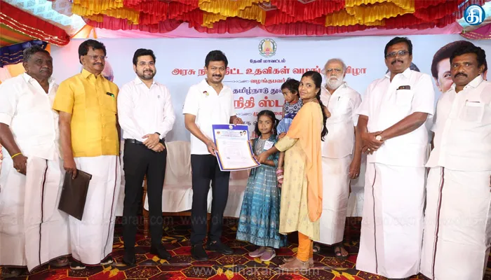 அரசு நலத்திட்ட உதவிகள் வழங்கும் விழாவில் பயனாளிகளுக்கு மொத்தம் 13.49 கோடி ரூபாய் மதிப்பிலான நலத்திட்ட உதவிகளை வழங்கினார் துணை முதலமைச்சர்