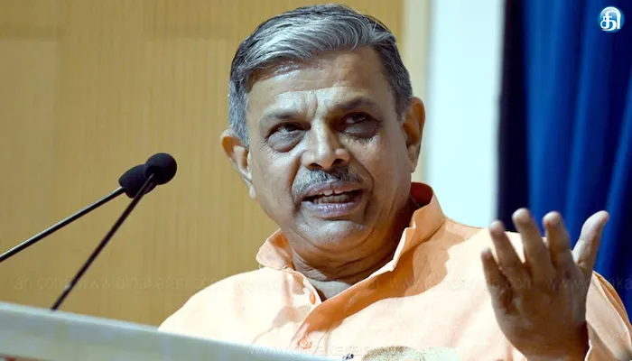 அரசியலமைப்பு சட்டத்தில் இருந்து மதச்சார்பற்ற என்ற வார்த்தையை நீக்குங்கள்!: காங்கிரஸ் மன்னிப்பு கேட்க ஆர்.எஸ்.எஸ் கோரிக்கை