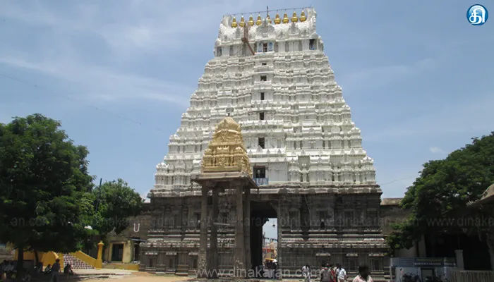 காஞ்சிபுரம் வரதராஜ பெருமாள் கோயிலில் தங்க, வெள்ளி பல்லி தரிசனம் இடமாற்றம்