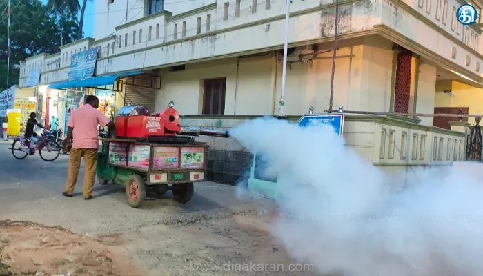 மாமல்லபுரம் நகராட்சியில் கொசு மருந்து அடிக்கும் பணி தீவிரம்
