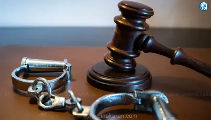 சாலையில் நடந்து சென்ற பெண்ணிடம் அத்துமீறல்: மாணவன் உள்பட மூவர் கைது