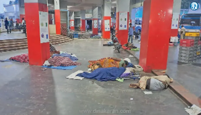 ஓசூர் மாநகர் பஸ் நிலையத்தில் தவிக்கும் ஆதரவற்ற முதியவர்கள்