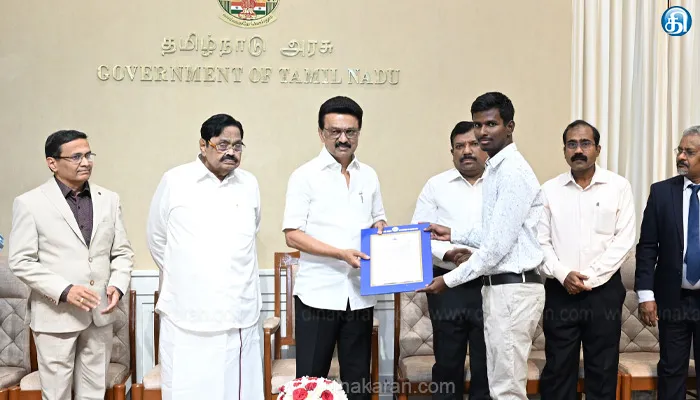 குடிமை பணி தேர்வு முதன்மை தேர்வு பயிற்சியாளர்களுக்கு வாழ்த்து மடல் : முதல்வர் வழங்கினார்