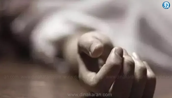 மது போதைக்கு அடிமையான 2 பேர் தற்கொலை பெரம்பூர்: புளியந்தோப்பு கன்னிகாபுரம் பகுதியை சேர்ந்தவர் அருள்மொழி (55). இவர் வீட்டின் அருகே பெட்டிக் கடை நடத்தி வந்தார். இவரது மனைவி சியாமளா (44). இவர்களுக்கு ஒரு மகன்ஒரு மகள் உள்ளனர். மது பழக்கத்தால் உடல்நலம் பாதிக்கப்பட்டு சிகிச்சை பெற்றுவந்த அருள்மொழிநேற்று முன்தினம் மாலை வீட்டில் யாரும் இல்லாத நேரத்தில் தூக்கிட்டு தற்கொலை செய்து கொண்டார். தகவலறிந்து வந்த புளியந்தோப்பு போலீசார்சடலத்தை மீட்டு பிரேத பரிசோதனைக்காக ஸ்டான்லி அரசு மருத்துவமனைக்கு அனுப்பி வைத்தனர். * வியாசர்பாடி அம்பேத்கர் தெருவை சேர்ந்தவர் செல்வகுமார் (35)தனியார் நிறுவன ஊழியர். இவருக்கு மனைவிஒரு மகள்ஒரு மகன் உள்ளனர். செல்வகுமார் தினமும் மது அருந்திவிட்டு வீட்டிற்கு வந்ததால் அவரை மனைவி கண்டித்துள்ளார். இந்த நிலையில்நேற்று முன்தினம் தனது படுக்கை அறையில் உள்ள மின்விசிறியில் செல்வகுமார் தூக்கிட்டு தற்கொலை செய்துகொண்டார். இதுகுறித்து செம்பியம் போலீசார் வழக்கு பதிவு செய்து விசாரித்து வருகின்றனர்.