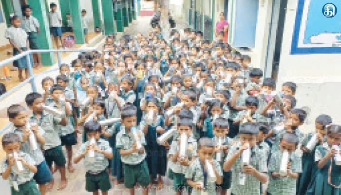 அரசு தொடக்க பள்ளிகளில் வாட்டர்பெல் அடித்து 3 வேளை குடிநீர் அருந்திய மாணவர்கள்
