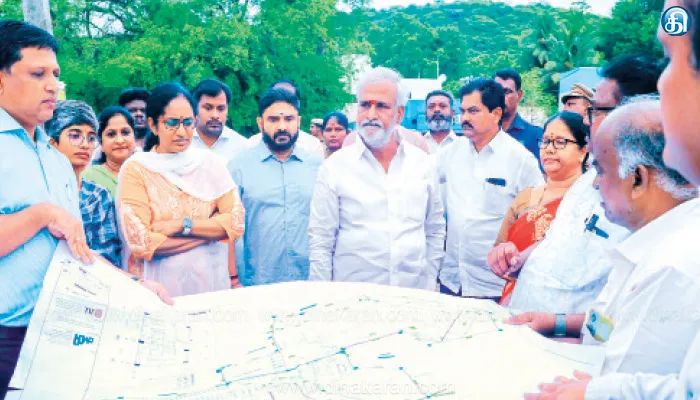 செங்கல்பட்டில் ரூ.130 கோடி மதிப்பீட்டில் புதிய பேருந்து நிலைய கட்டுமான பணிகள் ஆய்வு: விரைந்து முடிக்க அமைச்சர் பி.கே.சேகர்பாபு அறிவுறுத்தல்