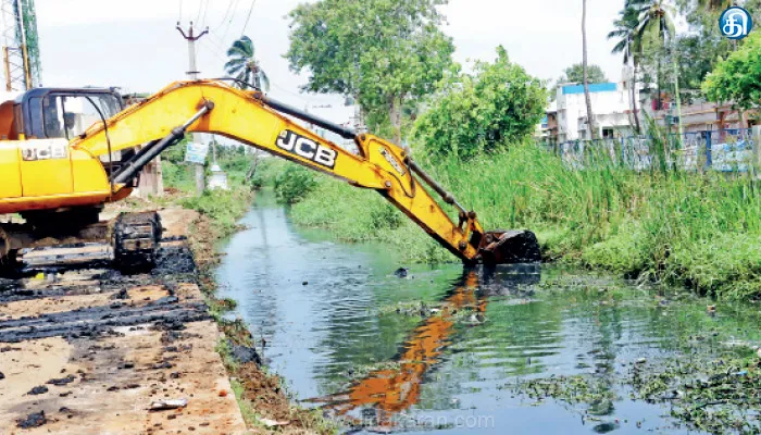 நாகர்கோவில் மாநகர பகுதியில் கழிவுநீர் ஓடைகள் தூர்வாரும் பணி